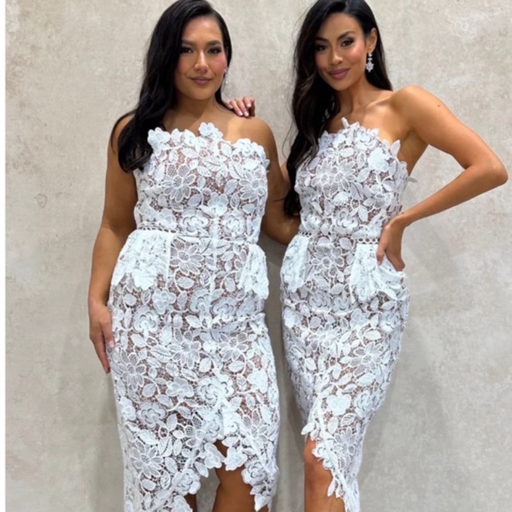 Elliatt Times Floral Appliqué Midi Dress Strapless White - Picture 4 of 4